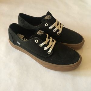 Vans new brigata sneaker men size 9